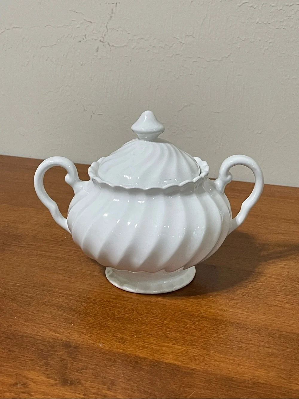 Johnson Brothers Regency Snowhite Pattern Sugar Bowl Swirl Made England Vintage